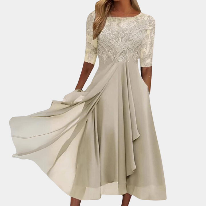 Korte feestjurk voor dames met prachtig kantdetail, ideaal voor een stijlvolle gelegenheid of casual zomer.