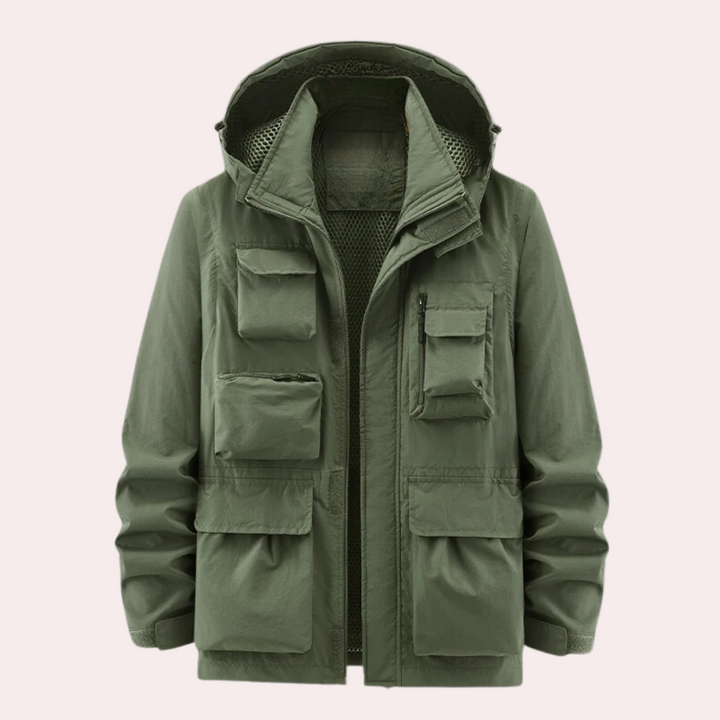 Detail van winddichte heren winterjas, waterdicht materiaal, perfect voor herfst & winter. Warme en modieuze bovenkleding.