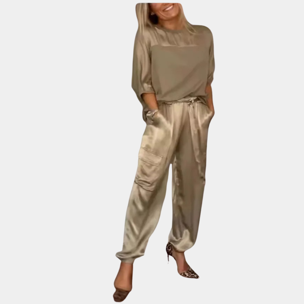 Comfortabele VHM tweedelige set: stijlvolle damesblouse en bijpassende broek voor diverse casual gelegenheden.