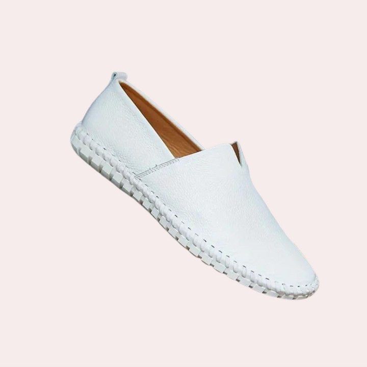Veelzijdige Milan instappers: Leren herenschoenen met modern design, comfortabel voor dagelijks dragen en diverse outfits.