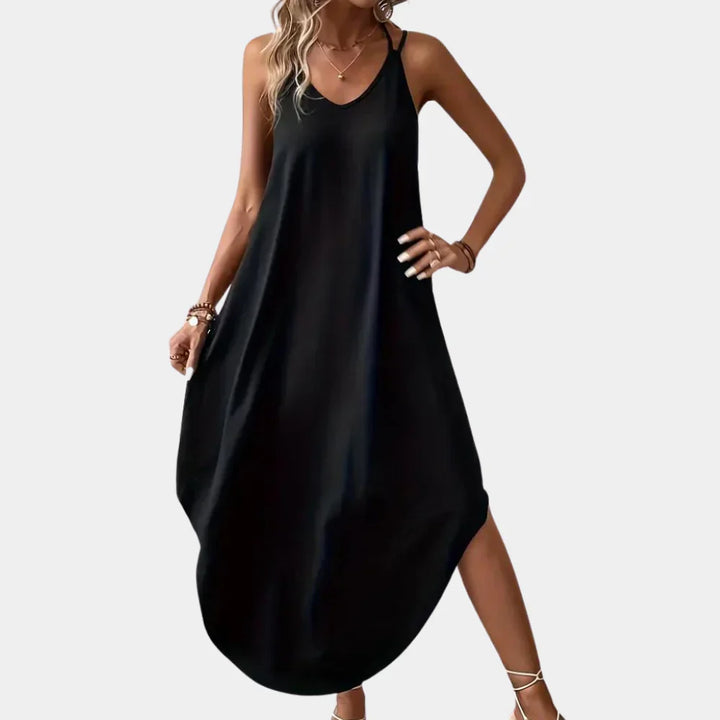 Elegante zwarte dames V-hals cami-jurk. Luchtig en comfortabel, perfect voor zomerse dagen.