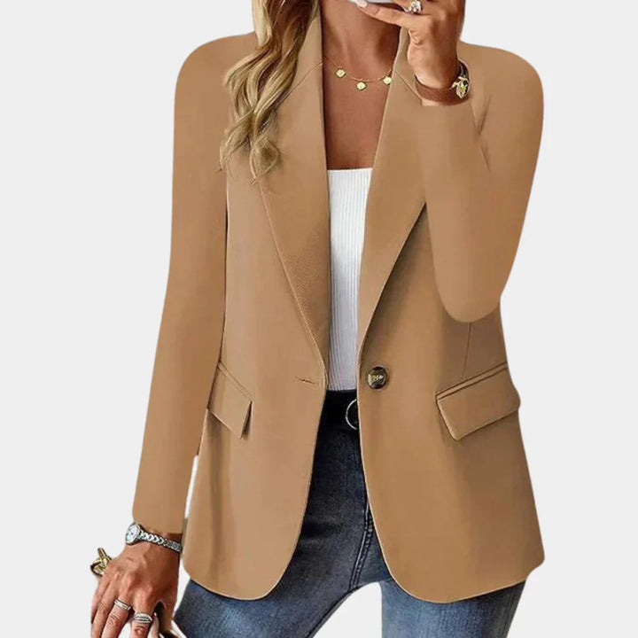 Elegante Hoymans damesblazer, getailleerd. Geschikt voor zakelijke kantooroutfits en veelzijdig gebruik.