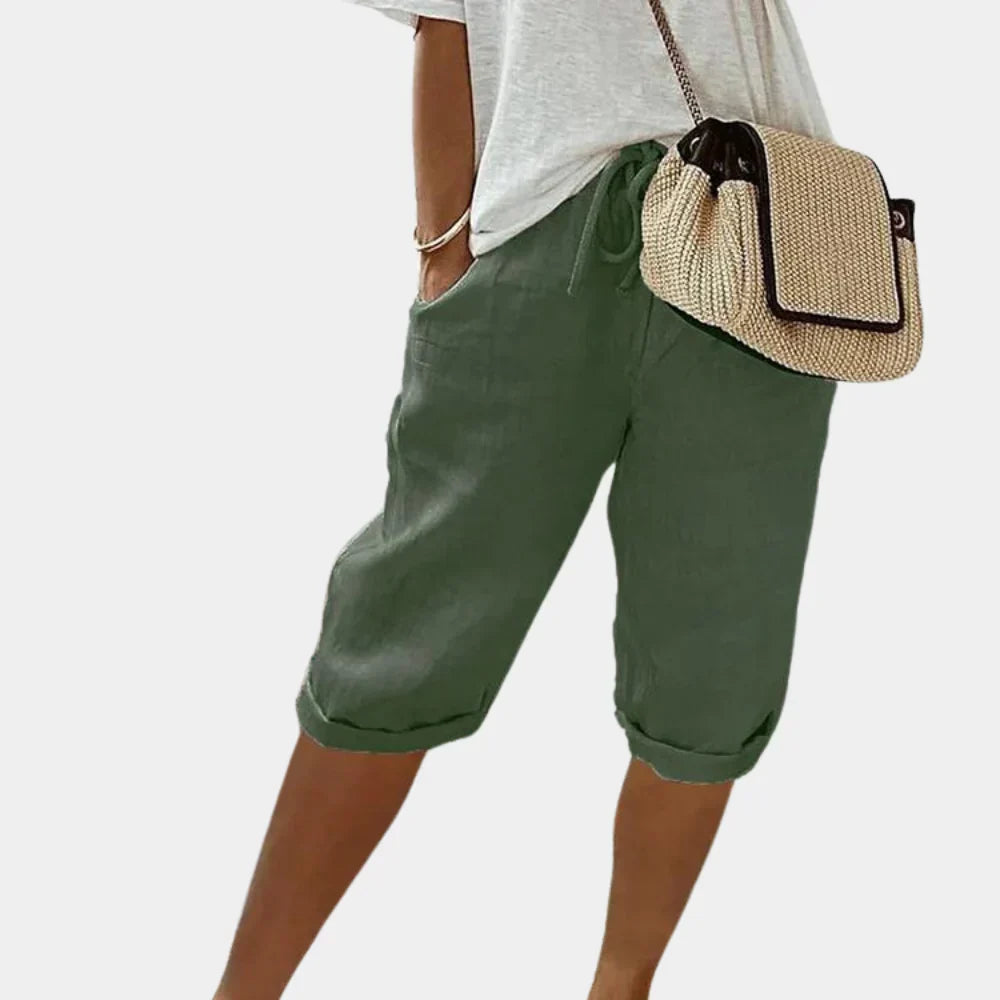 Stijlvolle en luchtige dames comfortshorts van Hoymans, ideaal voor warme zomerdagen en casual outfits.