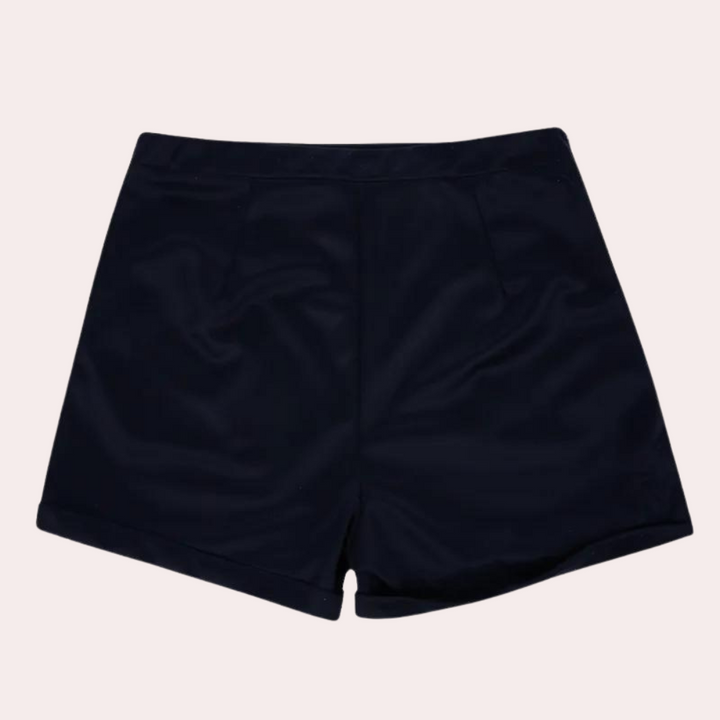 Populaire zwarte damesshorts, hoog getailleerd en chic, essentieel voor een modieuze en veelzijdige look.