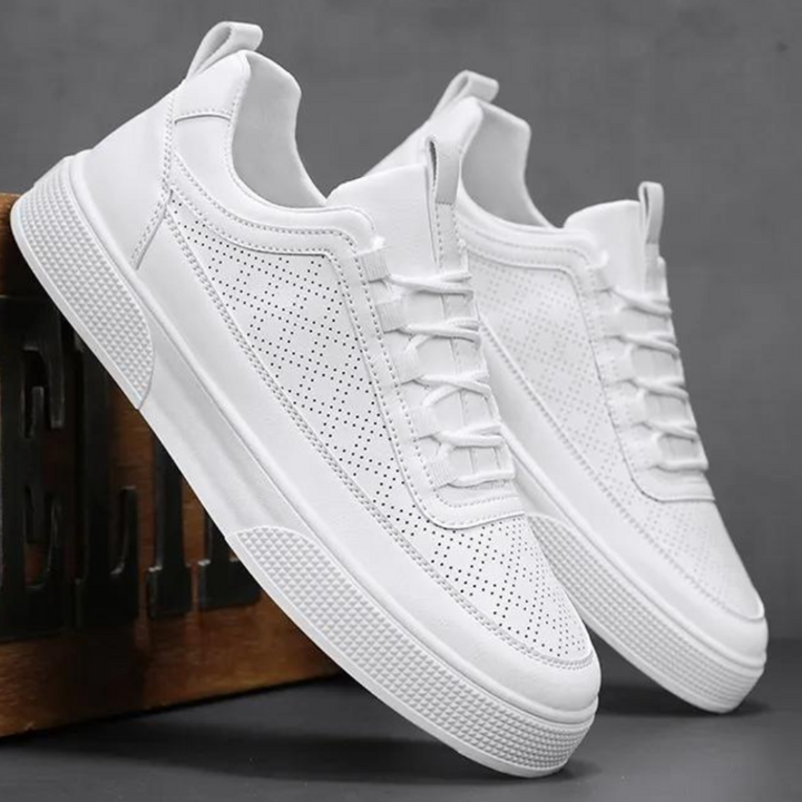 Stijlvolle witte heren sneakers, perfect als mode-item of comfortabele wandelschoen.