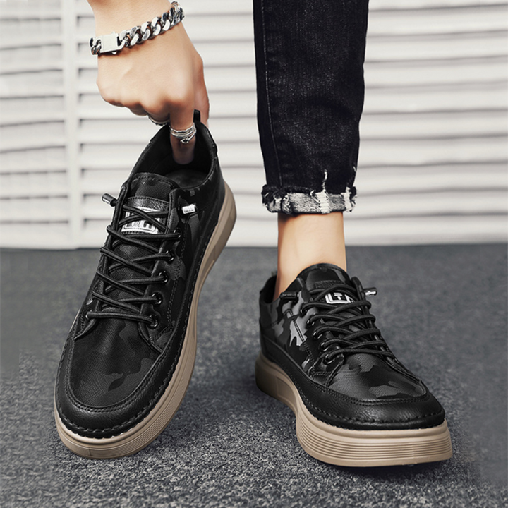 Lichte waterdichte herensneakers voor lente- en herfstdagen, met extra comfort en een verhoogde zool.