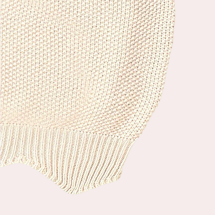 Losvallende gebreide mouwloze trui van Hoymans, perfect voor lente/herfst comfort.