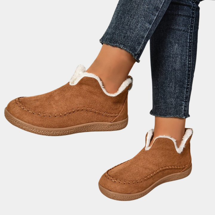 Luxe Selene damespantoffels, heerlijk warm en zacht, met antislipzool voor comfort en veiligheid thuis.