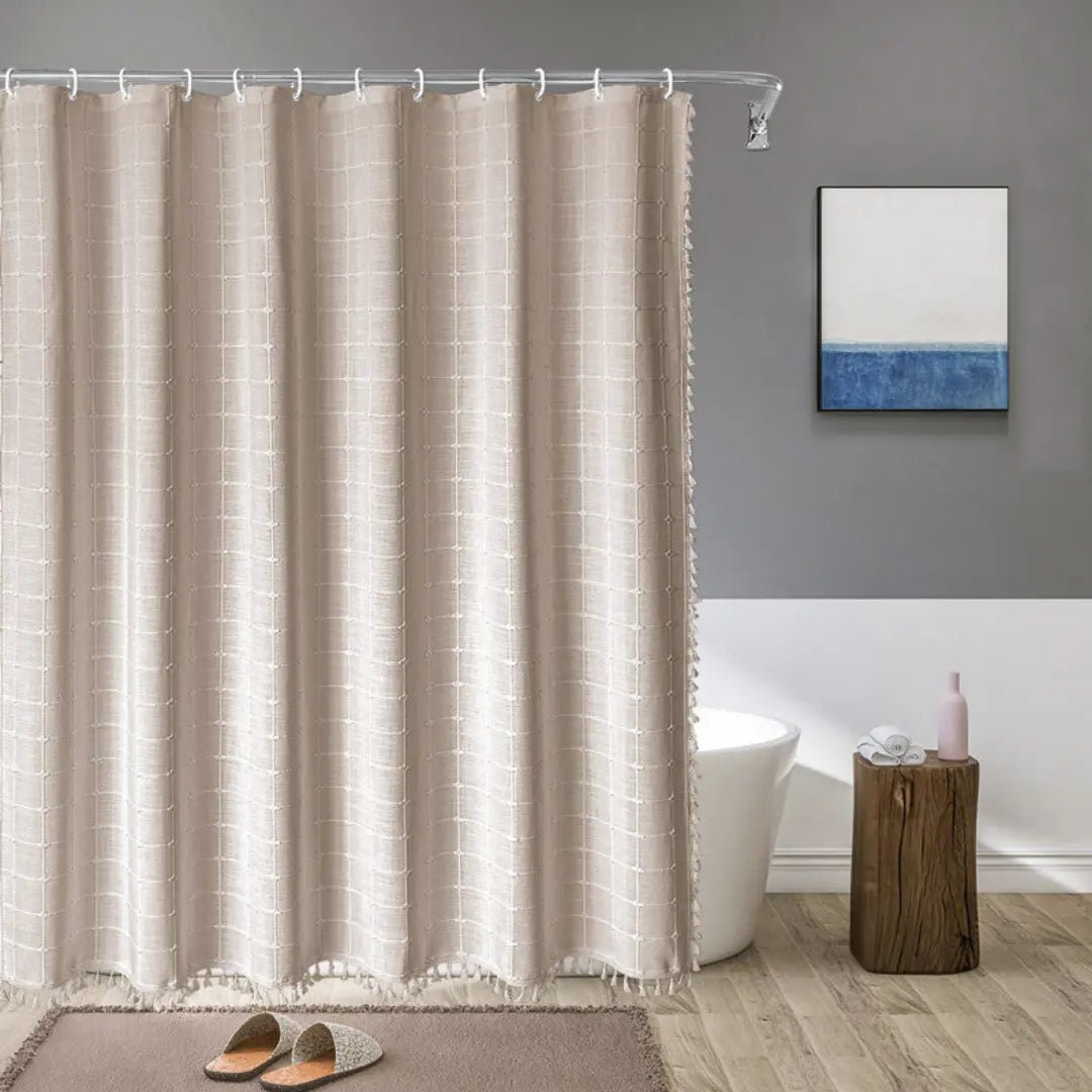 Trendy boho douchegordijn gemaakt van linnen met kwastjes. Verbetert direct het interieur van je badkamer.