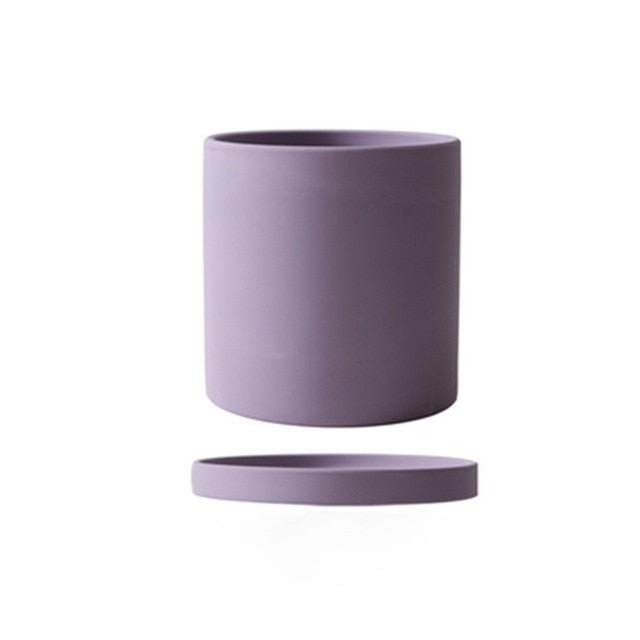 Duurzame en moderne binnenpot met schotel. Ideaal voor kamerplanten en decoratie.