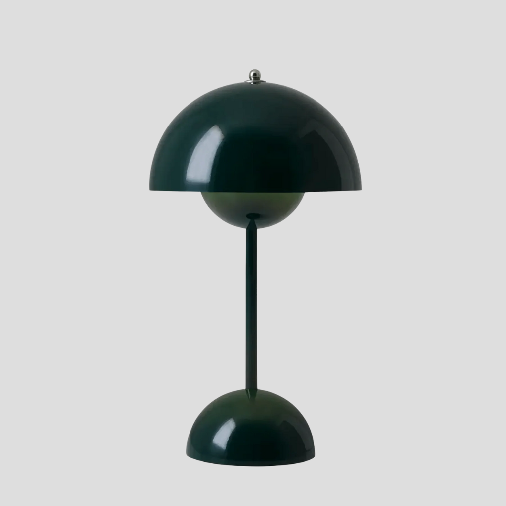 Design draadloze tafellamp van metaal, dimbaar en oplaadbaar, voor sfeervolle en functionele verlichting.