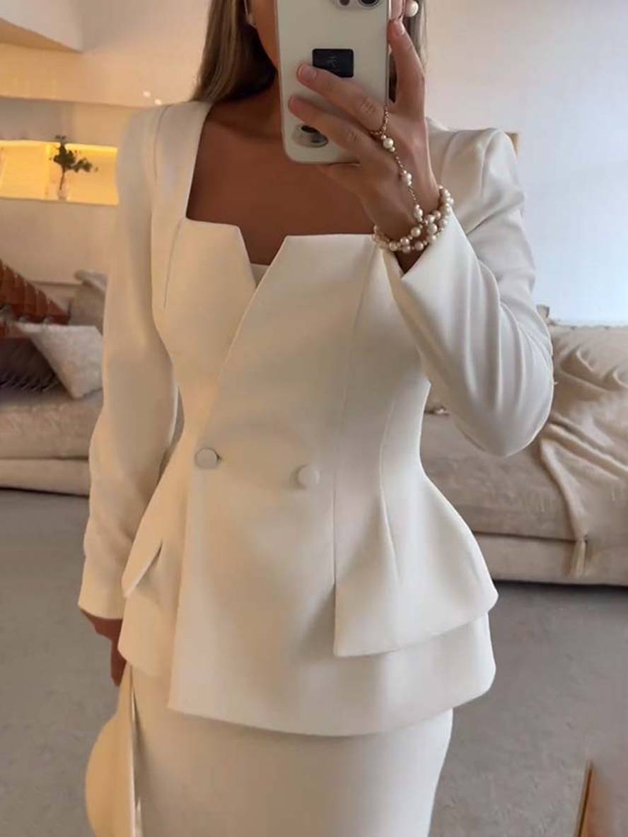 Chique witte tweedelige set: elegante blazer en lange rok. Essentiële kantoorkleding voor vrouwen.