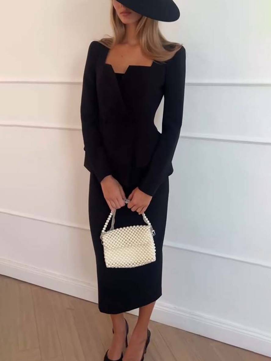 Elegante dames kantoorset: klassieke blazer en modieuze lange rok. Perfecte formele outfit.
