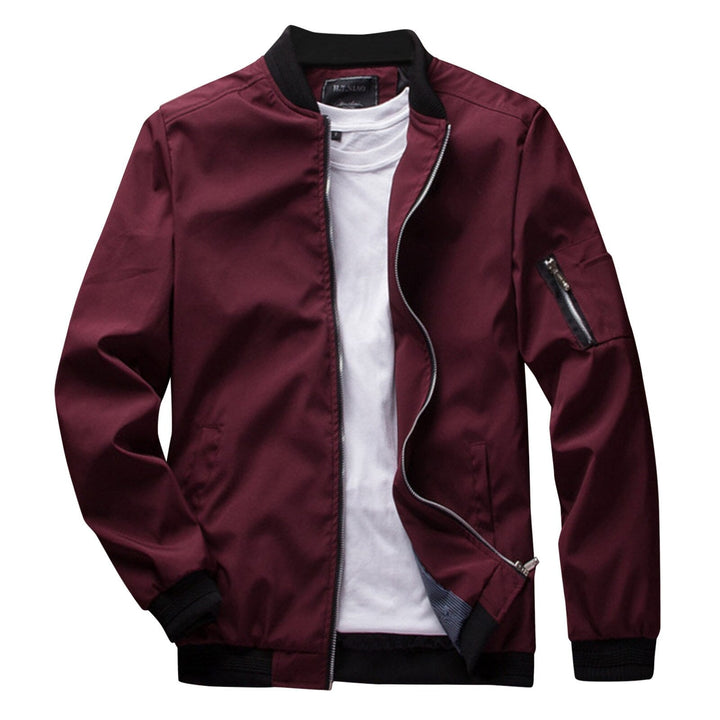 Rode zomerjas voor mannen VHM: Trendy rode jas. Comfortabel en opvallend, voor een sportieve of casual look.