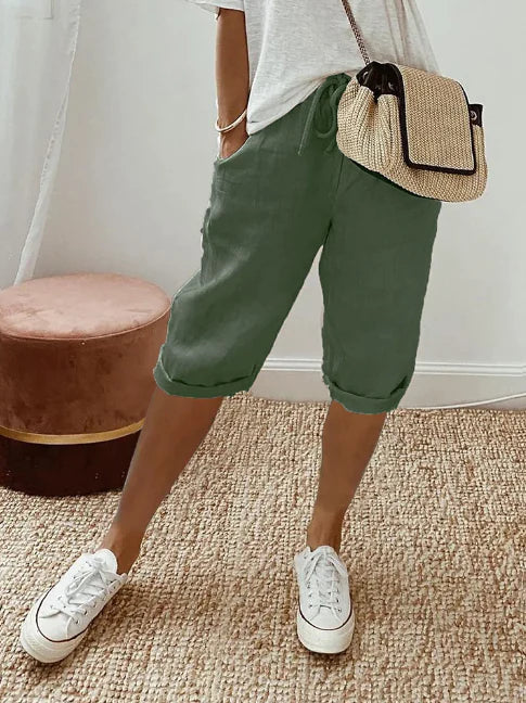 Trendy dames capribroek met flatterende pasvorm en comfortabele stretch, essentieel voor zomerkleding.