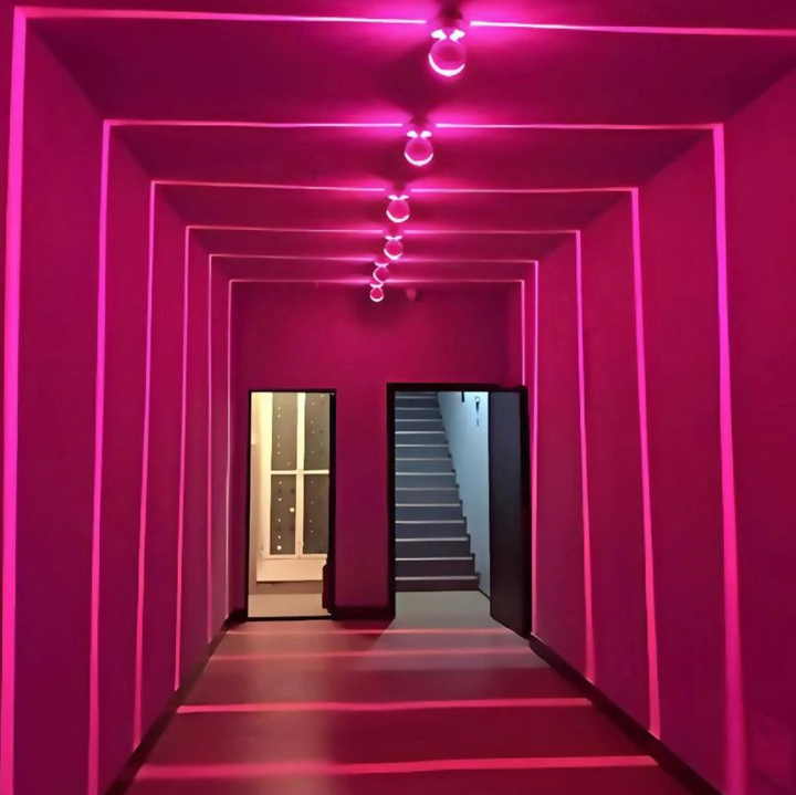Dimbaar Lumovibe slimme LED-stripverlichting, 360° projectie voor sfeervolle binnen- en buitenruimtes.