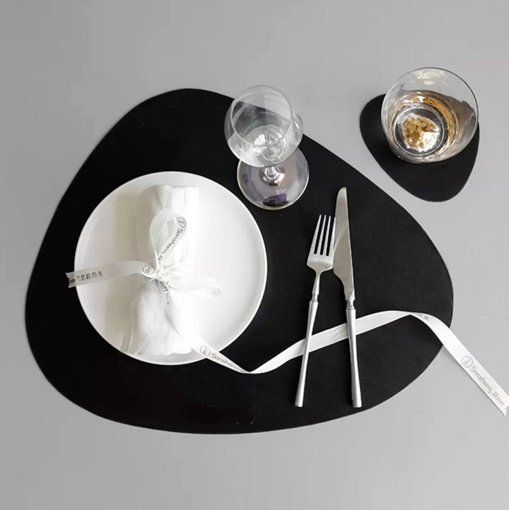 Luxe waterbestendige PU-leren placemat set voor eettafel, modern design, ideaal voor diner en tafeldecoratie.