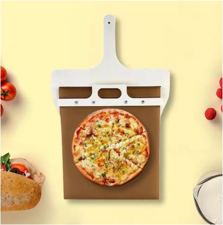 Pizzaschep van berkenhout met innovatief schuifmechanisme voor gemakkelijk pizza bakken thuis.