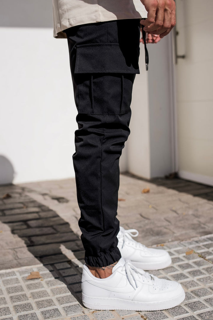 Stijlvolle heren cargo broek in streetwear design, trendy voor casual en moderne outfits.