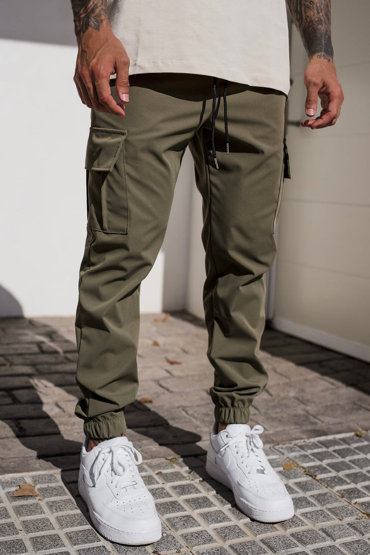 Beige heren cargo broek, veelzijdig en comfortabel, perfect voor een relaxte allround stijl.