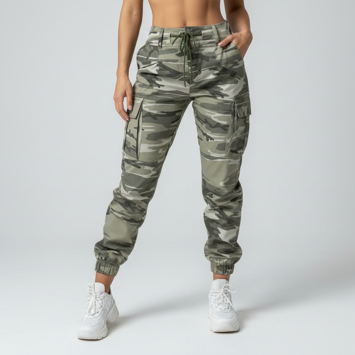 Comfortabele dames cargobroek met ruime zakken, perfect voor dagelijks casual gebruik.