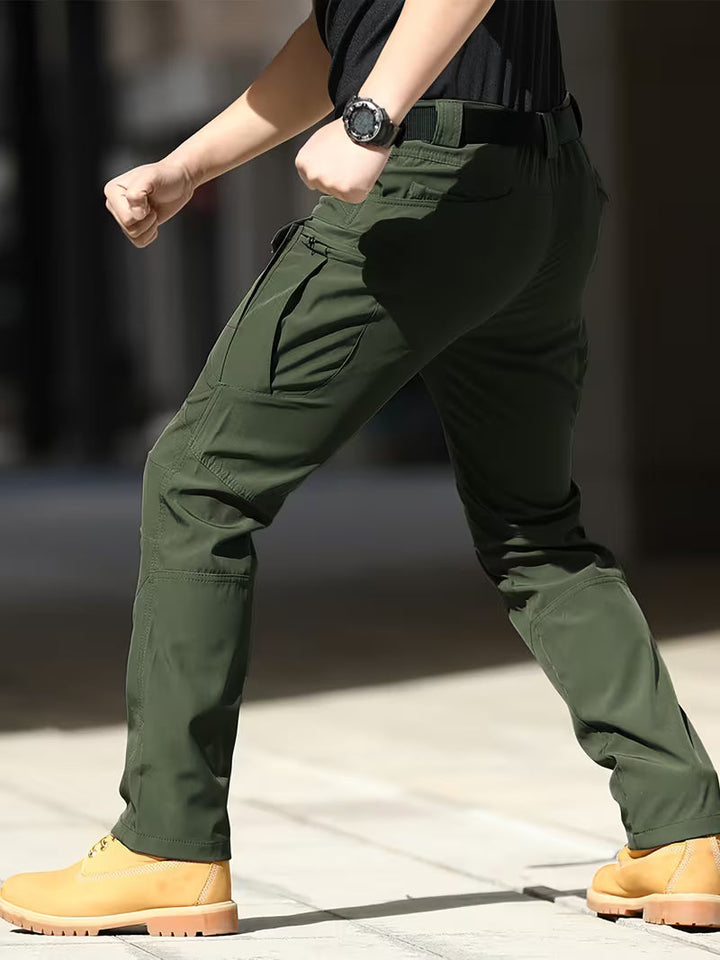 Stevige heren cargo broek, comfortabele pasvorm, ideaal voor dagelijks en outdoor gebruik.