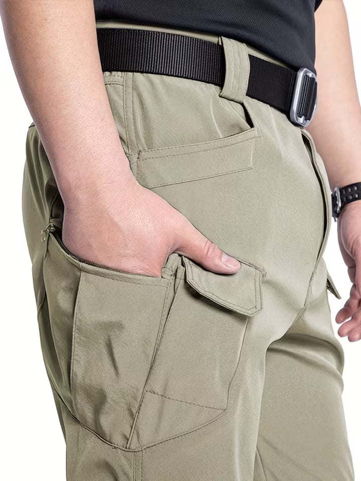 Moderne heren cargo broek, comfortabele fit, geschikt voor outdoor en dagelijkse outfits.