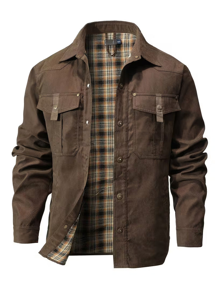 Robuuste heren cargo jas in overshirt-stijl. Perfect voor een relaxte, maar stijlvolle lente/herfst look.
