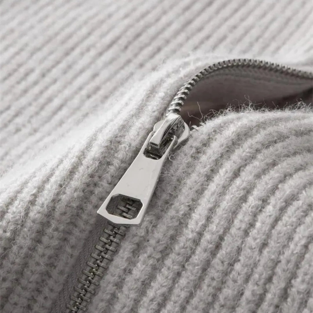 Modern heren ritsvest, cashmere, met opstaande kraag, voor een casual en toch stijlvolle look.