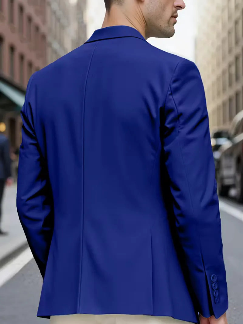 Stijlvolle herenblazer, casual maar toch zakelijk, met moderne dubbele knoopsluiting. Comfortabel.