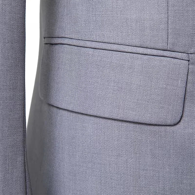 Zwarte heren slimfit blazer met moderne dubbele knoopsluiting, elegant en veelzijdig.