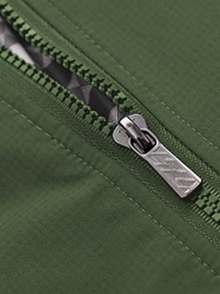 Groen heren Harrington jack, ideaal als lente- of herfstjas, tijdloos ontwerp.