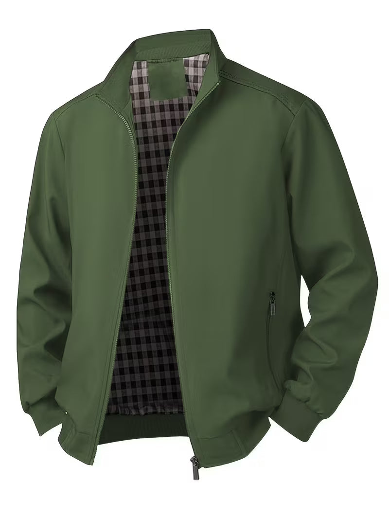 Modern Harrington jack in beige, een casual herenjas voor de lente.