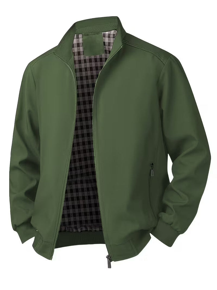 Modern Harrington jack in beige, een casual herenjas voor de lente.