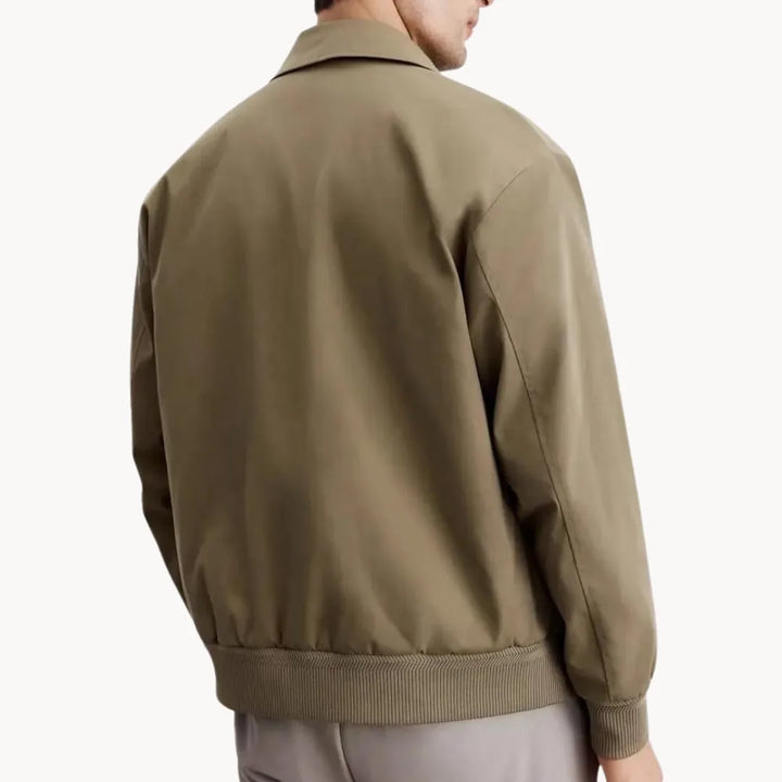 Heren casual herfstjas met knopen, elastische boord en een rechte, tijdloze look.