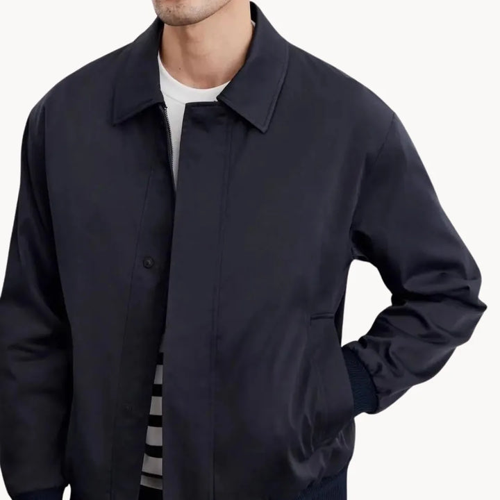 Trendy herenjack: casual jas met knopen, elastische boord en lange mouwen, ideaal voor herfst.