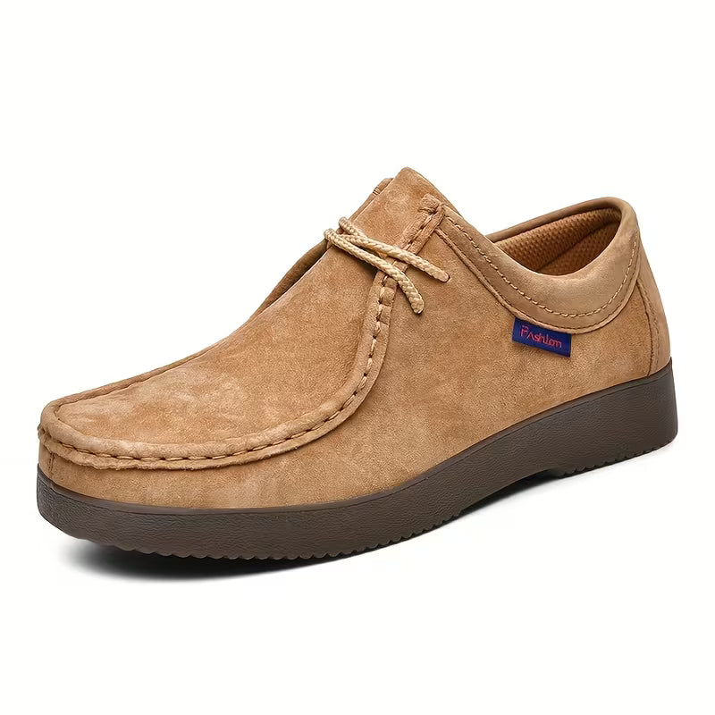 Betrouwbare heren casual schoenen met robuuste antislip zool, voorkomt uitglijden op gladde ondergronden.