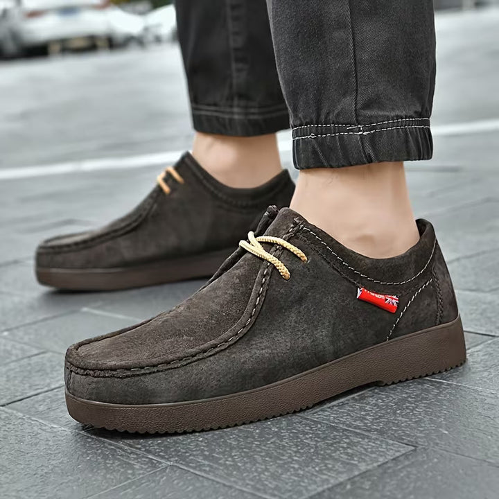 Klassieke casual heren schoen met veters en robuuste antislip zool, veelzijdig.