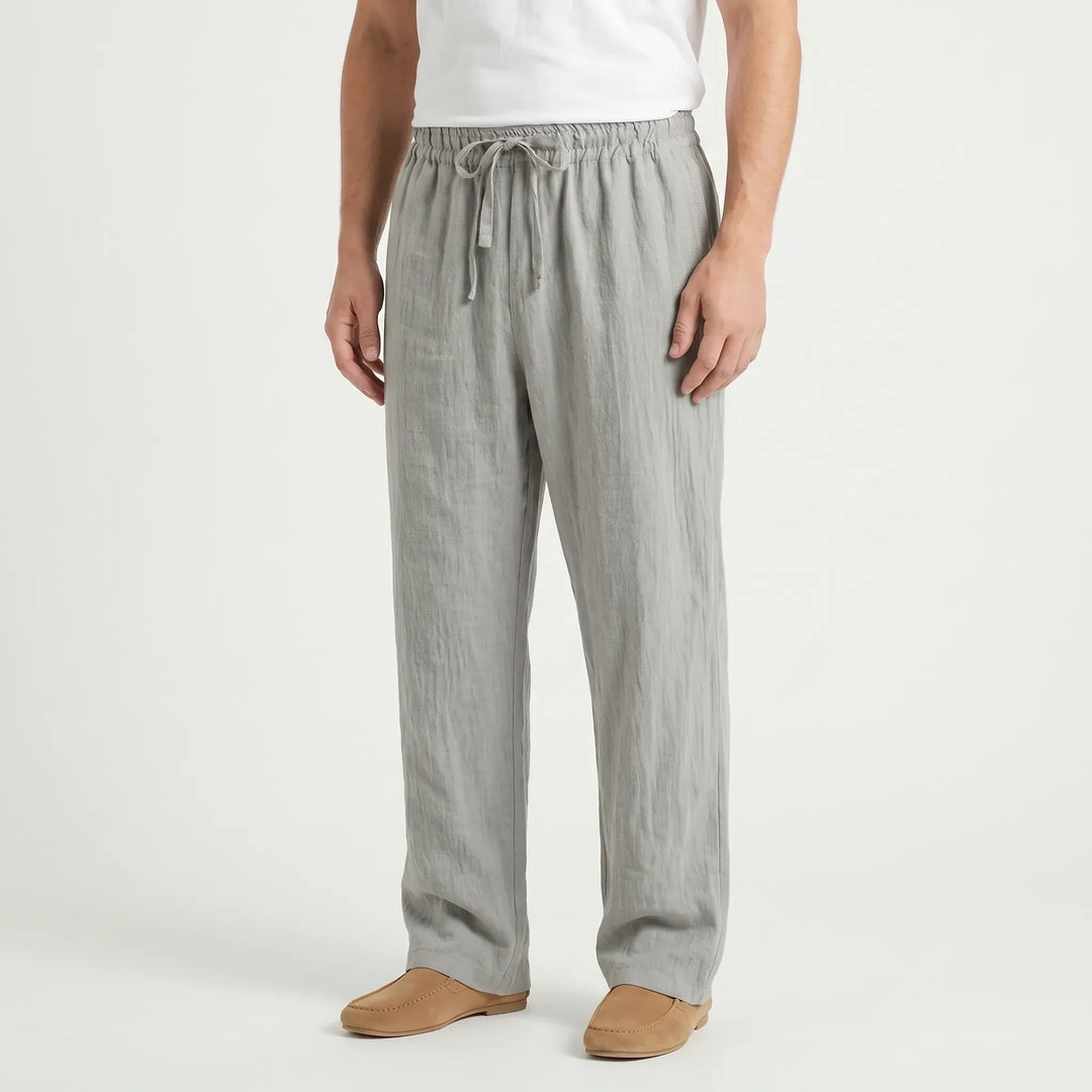 Veelzijdige herenbroek met rechte pijp en trekkoord, ideaal voor zomerse casual herenmode.