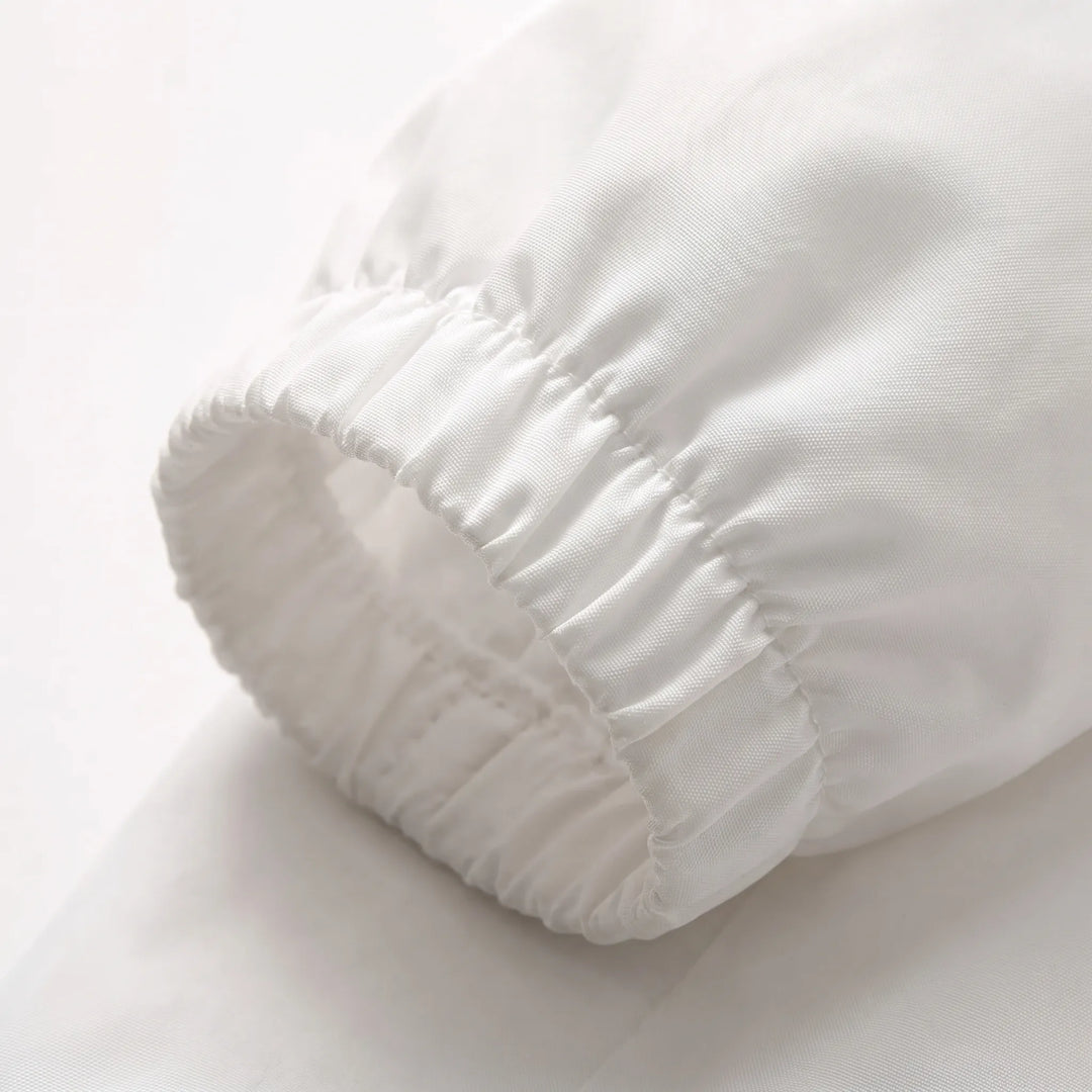 Lichtgewicht dames windjack met capuchon voor comfort en stijl. Sportieve bovenkleding.