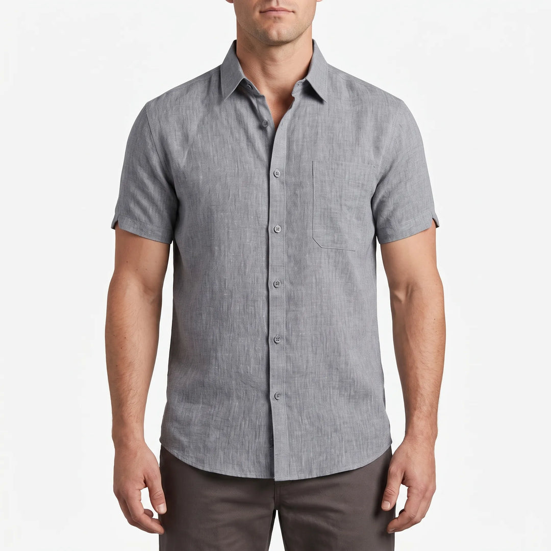Relaxed pasvorm casual herenoverhemd met korte mouwen. Perfect voor zomerse casual herenmode en comfort.