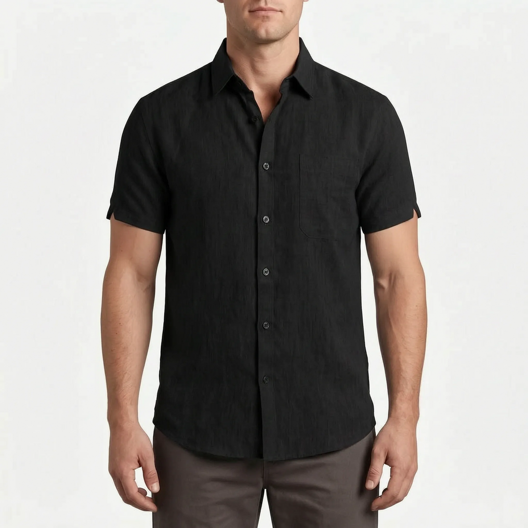 Stijlvol effen herenoverhemd met korte mouwen, perfect voor een casual zomeroutfit. Essentiële herenmode.
