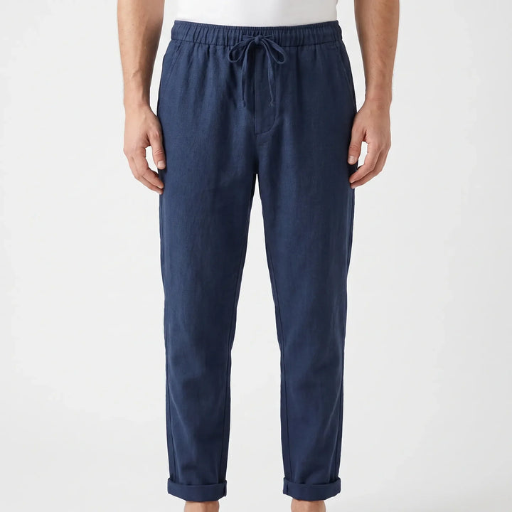 Modieuze heren zomerbroek met elastische taille, trekkoord en praktische zakken; ideaal voor strand of vrije tijd.