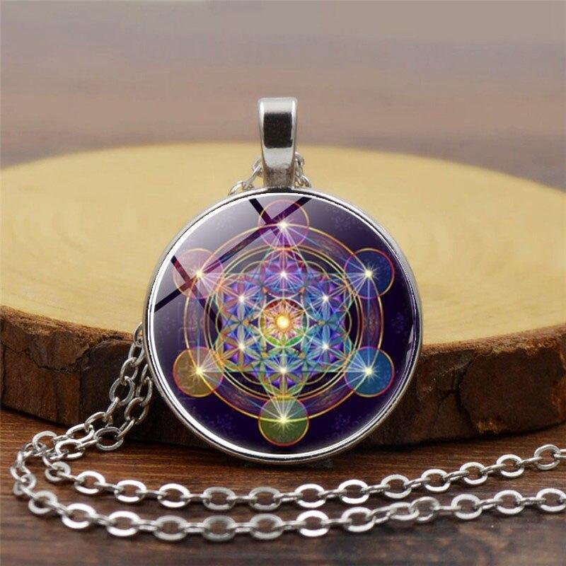 Chakra hanger met Metatron's Kubus, een spiritueel sieraad voor energiebalans en meditatie. Unisex design.