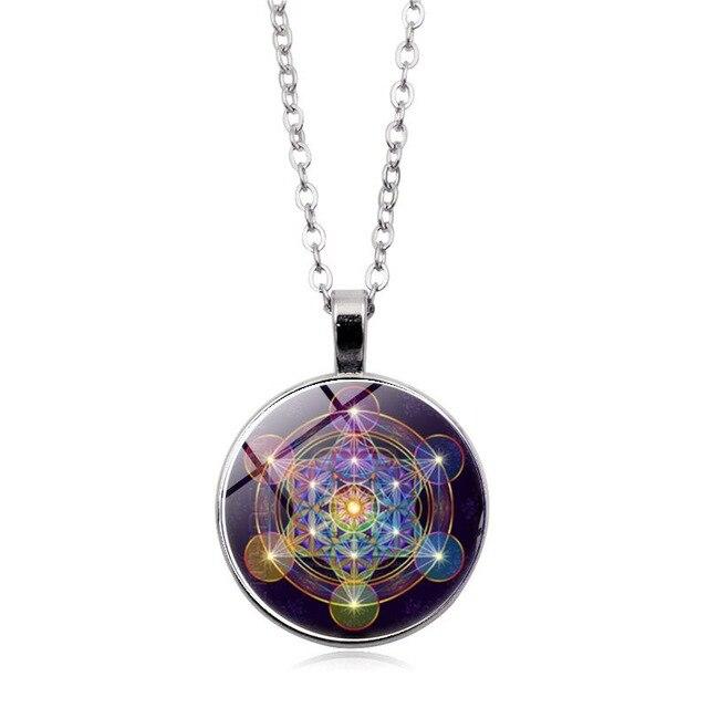 Unisex chakra hanger Solantra met Metatron's Kubus. Spirituele sieraden voor energiebalans en meditatie.