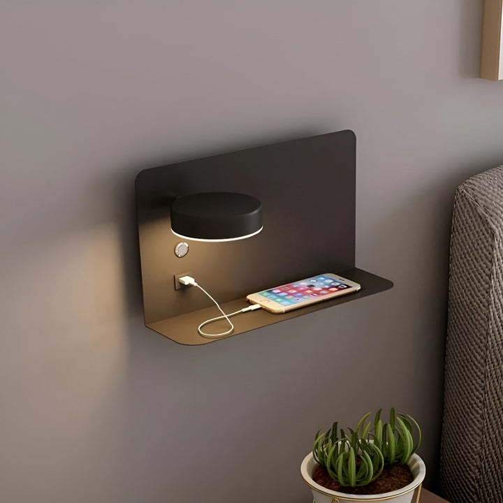 LED wandlamp met USB-oplader en schakelaar, ideaal voor moderne slaapkamerverlichting en comfortabel lezen.