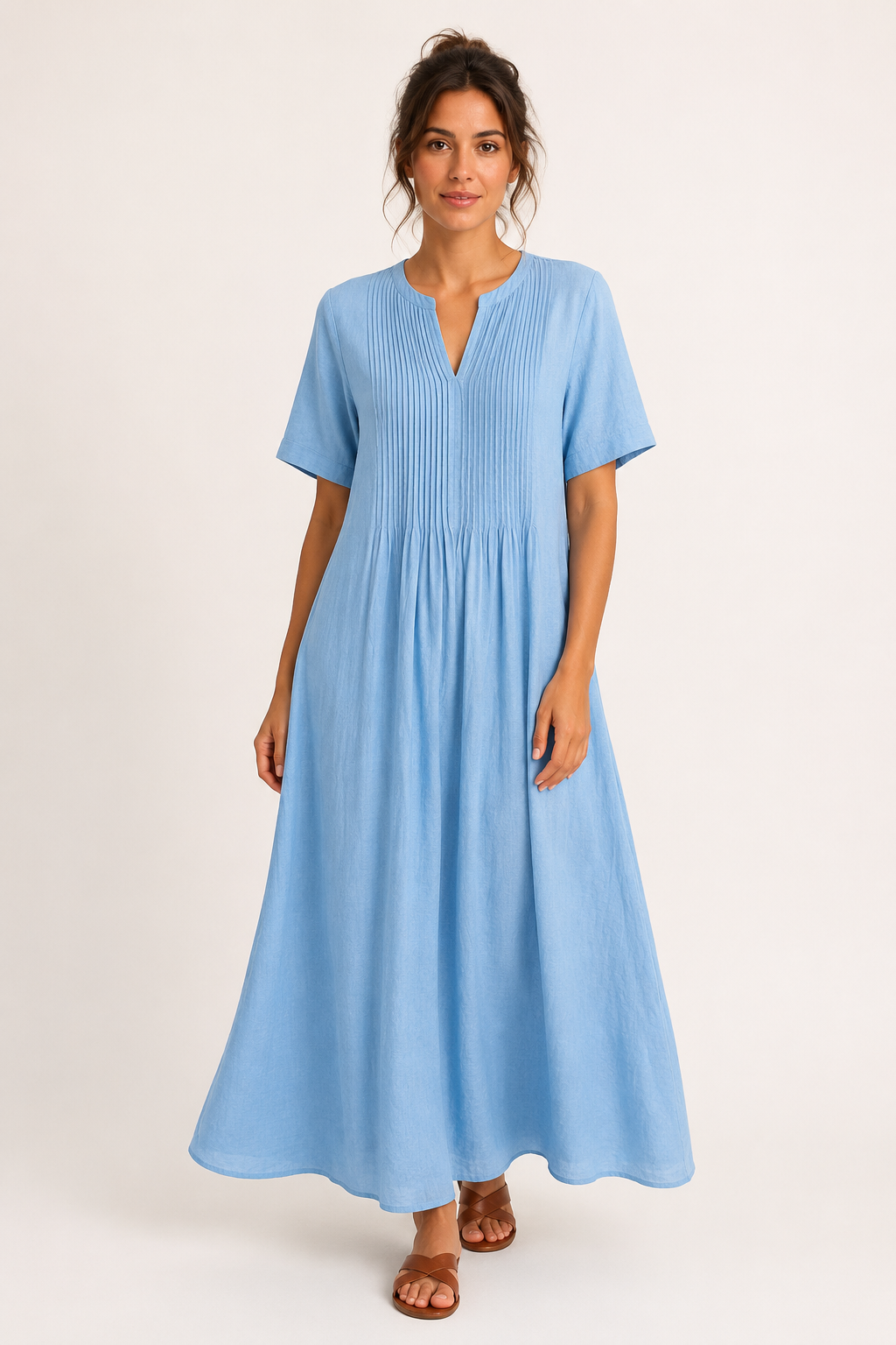 Zomerse maxi jurk met elegante V-hals en handige zijzakken. Losvallende pasvorm, ideaal voor warme dagen.