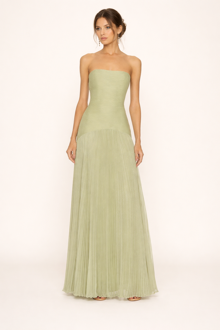 Elegante dames strapless geplooide maxi zomerjurk, ideaal voor strand, feest of een zomerse avond.