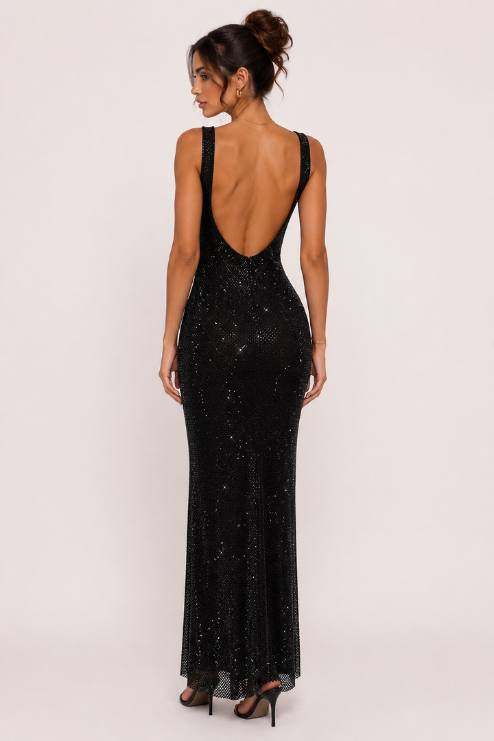 Zwarte elegante lange galajurk met vierkante hals, ideaal voor een formeel avondfeest.