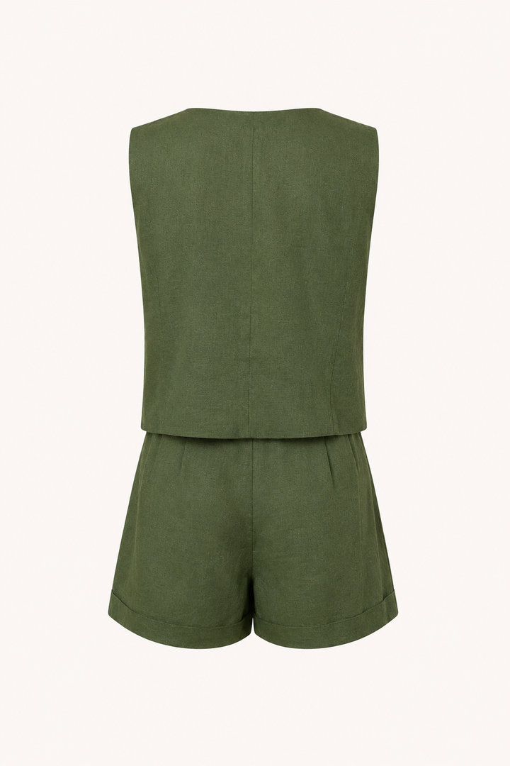 Frisse groene linnen katoenen dames zomer set, bestaande uit een stijlvol vest en een comfy short.